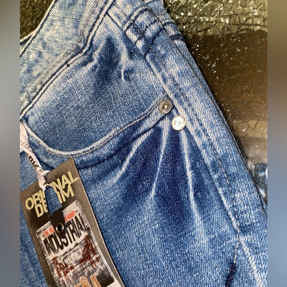 Woman’s jeans with bling detailing - Picture 3 of 11